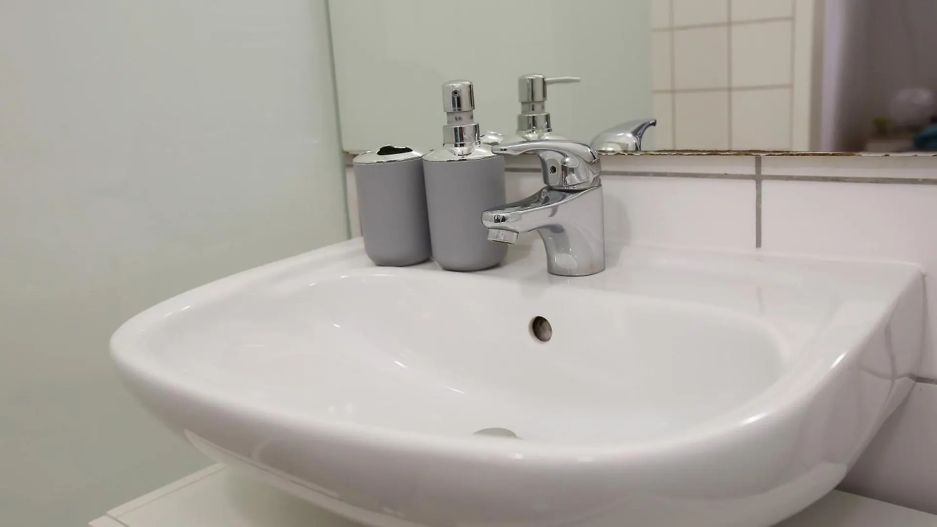 Apartament Downtown Bliss Modern Retreat With Free Parking And Fast Internet 600 Mbits Wiedeń Austria