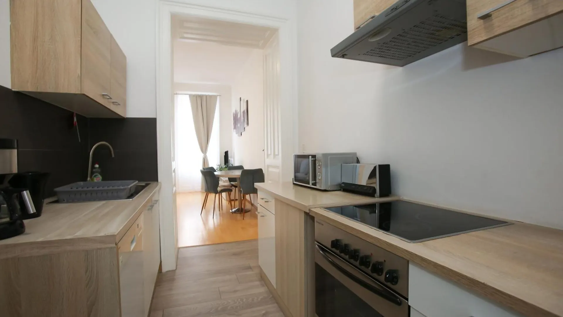 Downtown Bliss Modern Retreat With Free Parking And Fast Internet 600 Mbits Apartment Vienna 0*,  Austria