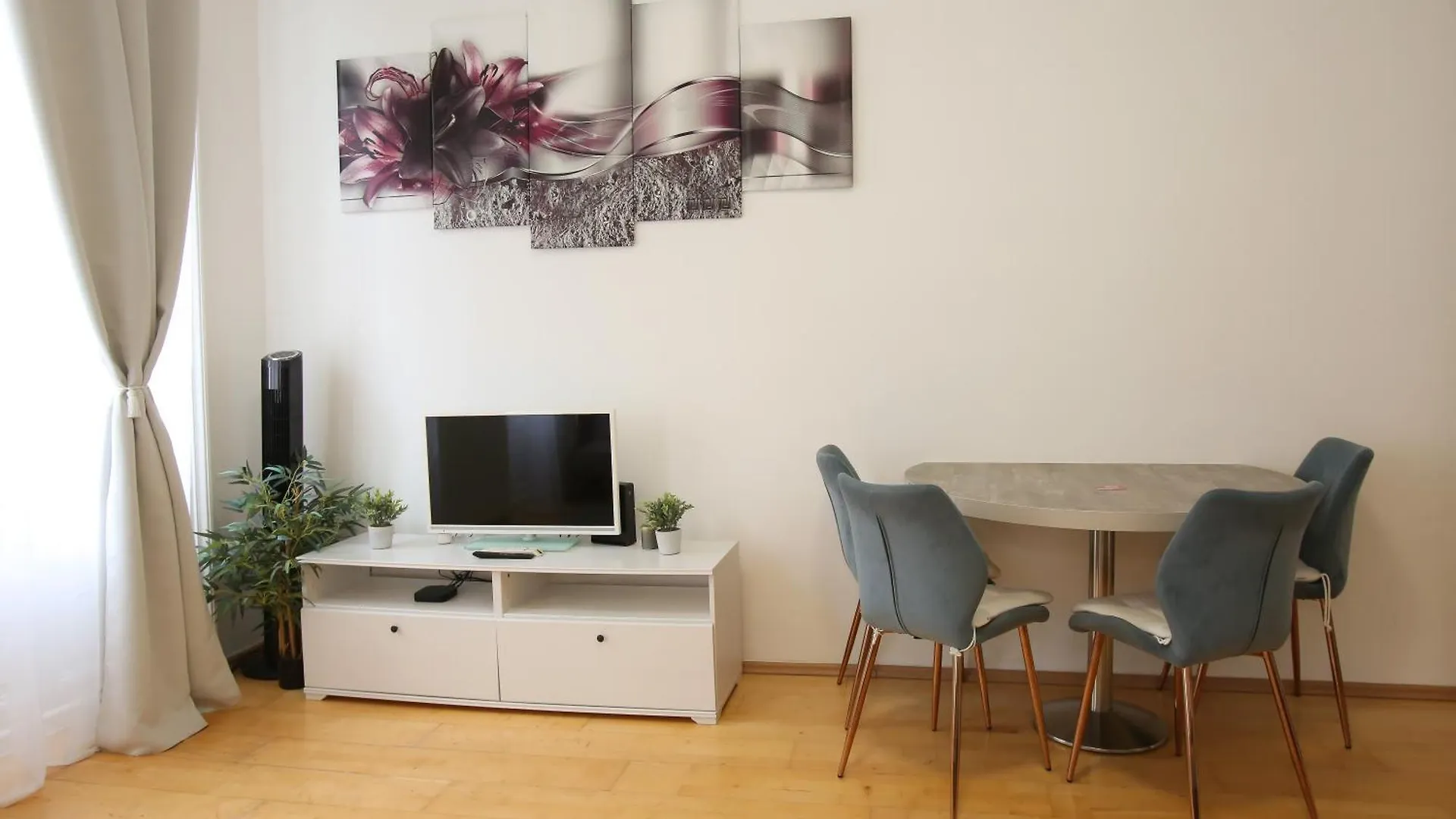 Downtown Bliss Modern Retreat With Free Parking And Fast Internet 600 Mbits Apartment Vienna 0*,  Austria